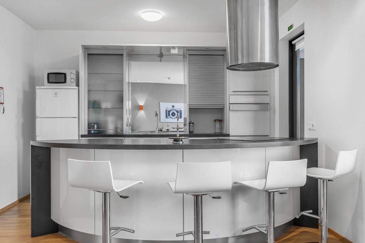 Sunny Apartment - By The Sea In City Center Reykjavik Bagian luar foto