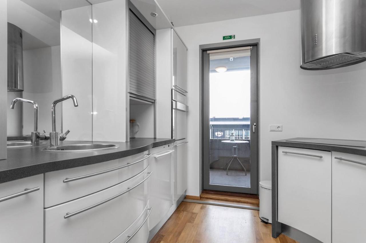 Sunny Apartment - By The Sea In City Center Reykjavik Bagian luar foto