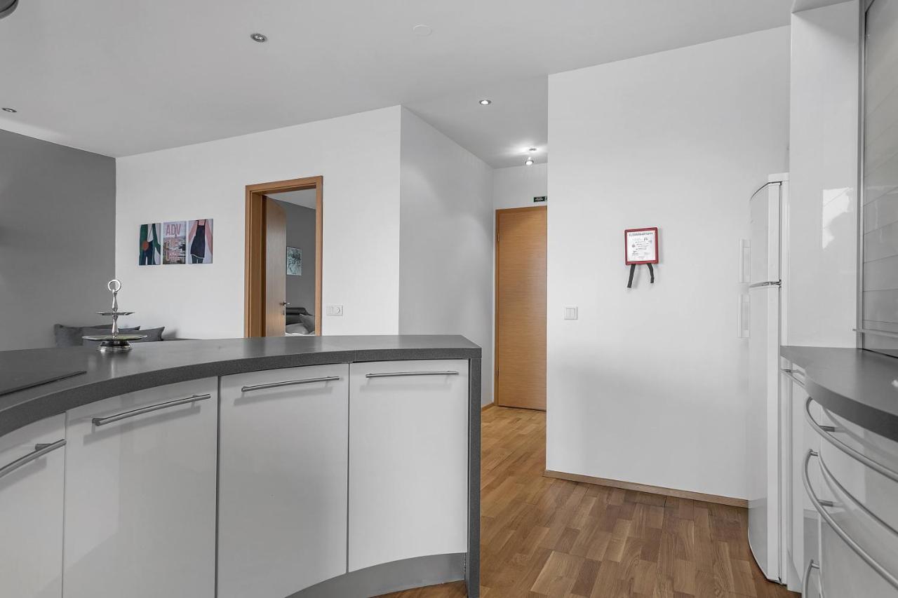 Sunny Apartment - By The Sea In City Center Reykjavik Bagian luar foto