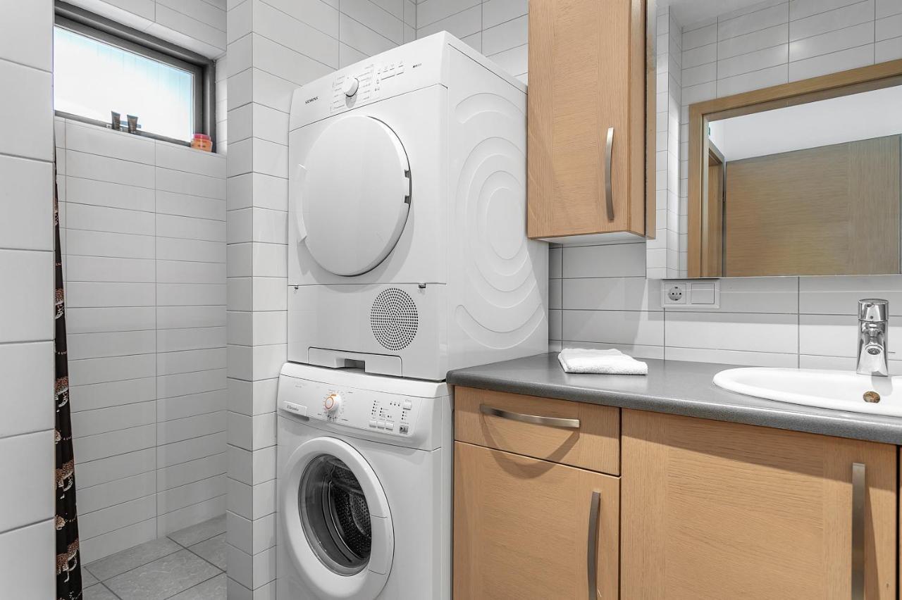 Sunny Apartment - By The Sea In City Center Reykjavik Bagian luar foto